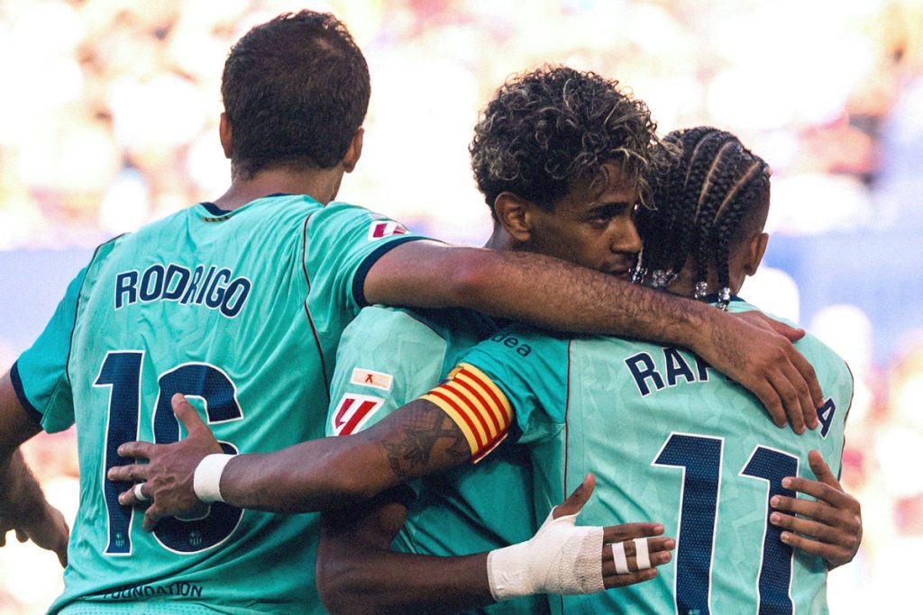 Lamine Yamal lập cú đúp, Barca thắng tưng bừng Levante ở La Liga | OK9 2 Lamine Yamal lập cú đúp, Barca thắng tưng bừng Levante ở La Liga | OK9